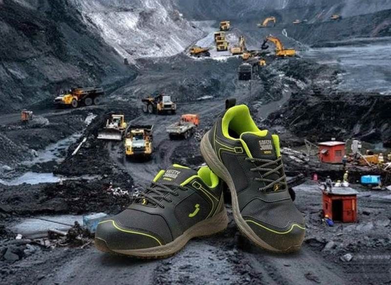 Giày bảo hộ ngành khai thác mỏ và dầu khí 
