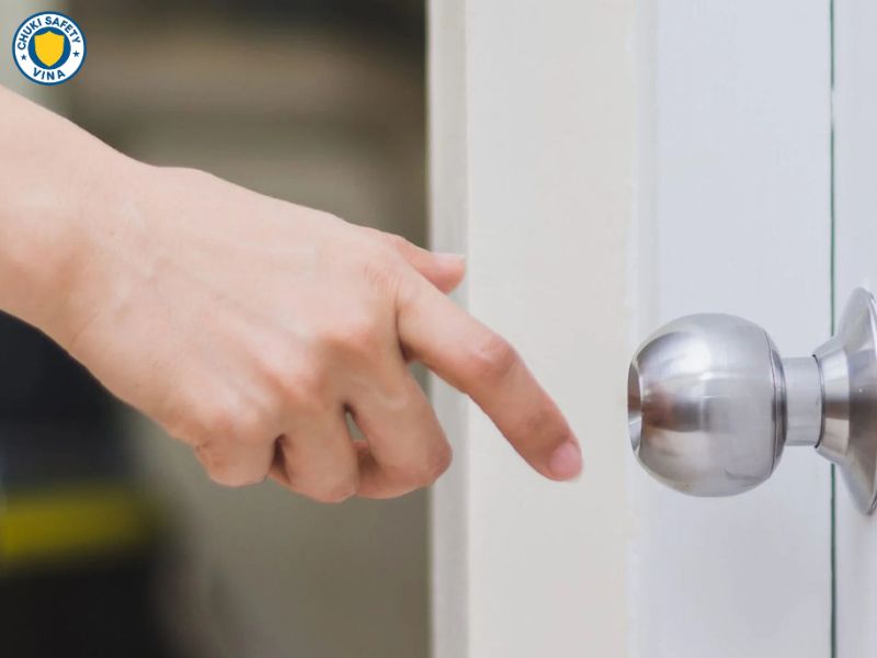 Mẹo phòng ngừa khi tiếp xúc với tĩnh điện